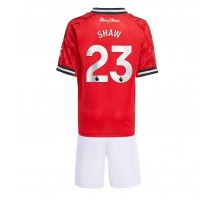 Manchester United Luke Shaw #23 Koszulka Podstawowa dzieci 2025-26 Krótki Rękaw (+ krótkie spodenki)